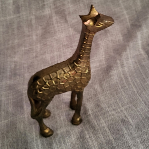 Vintage Brass Giraffe Figurine with Textured Spots (6 3/8" Tall) - Picture 10 of 11